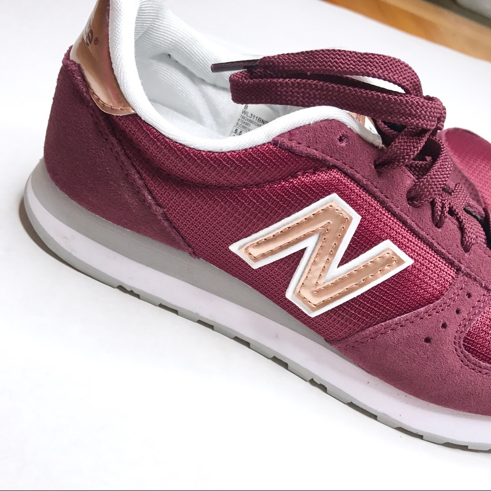 SOLD💕New Balance Retro Style 311 Sneakers - Picture 3 of 8